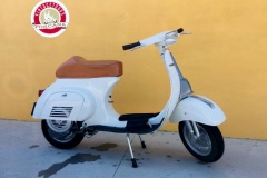 Vintage-Tours-Vespa-special-50-1982